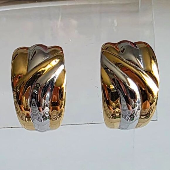 Vintage Two-Toned Clip-On Earrings - Picture 8 of 9